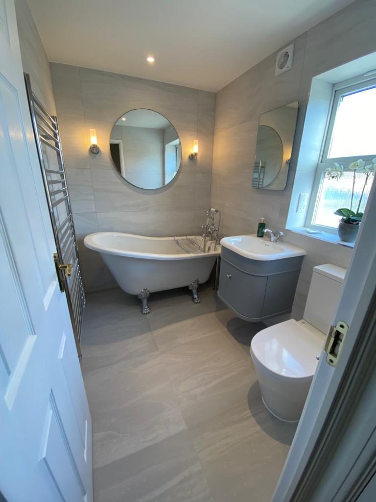 Bathroom with claw-foot slipper bath, Epsom